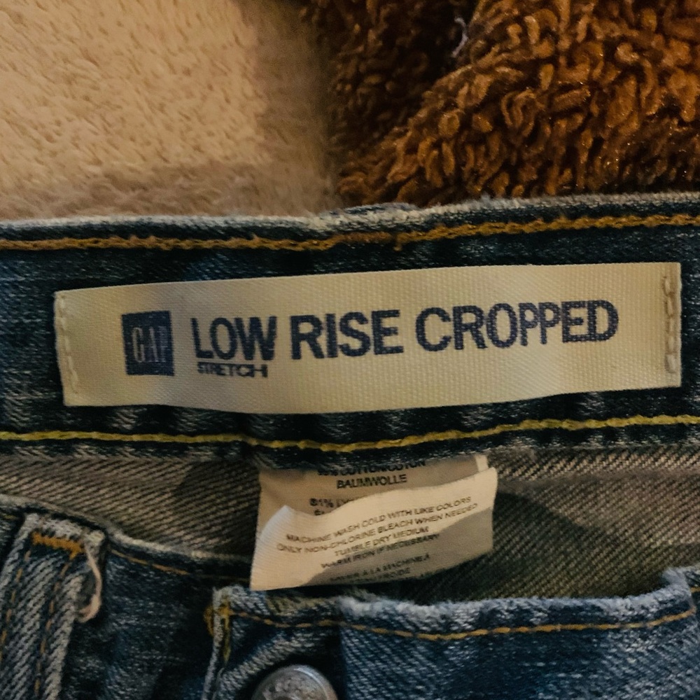Gap low rise crop
